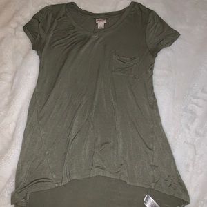 Green short sleeve shirt